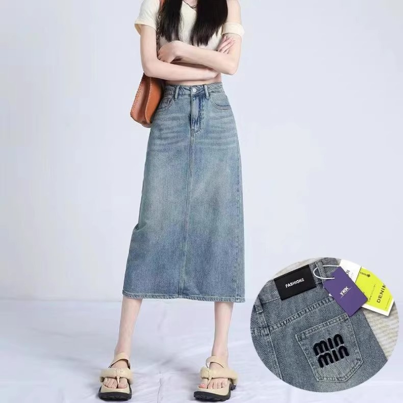 Chân váy denim nữ xẻ tà sau dáng dài vừa phối màu xanh cổ điển — 845 Soho thêu (xanh cổ điển) chi tiết 6