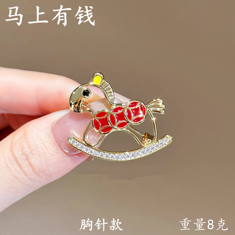 Brooch for Immediate Financial Success, High-End Luxury Fashion, Unique Brooch for Women, Exquisite Copper Coin Rocking Horse Pin Buckle Wholesale