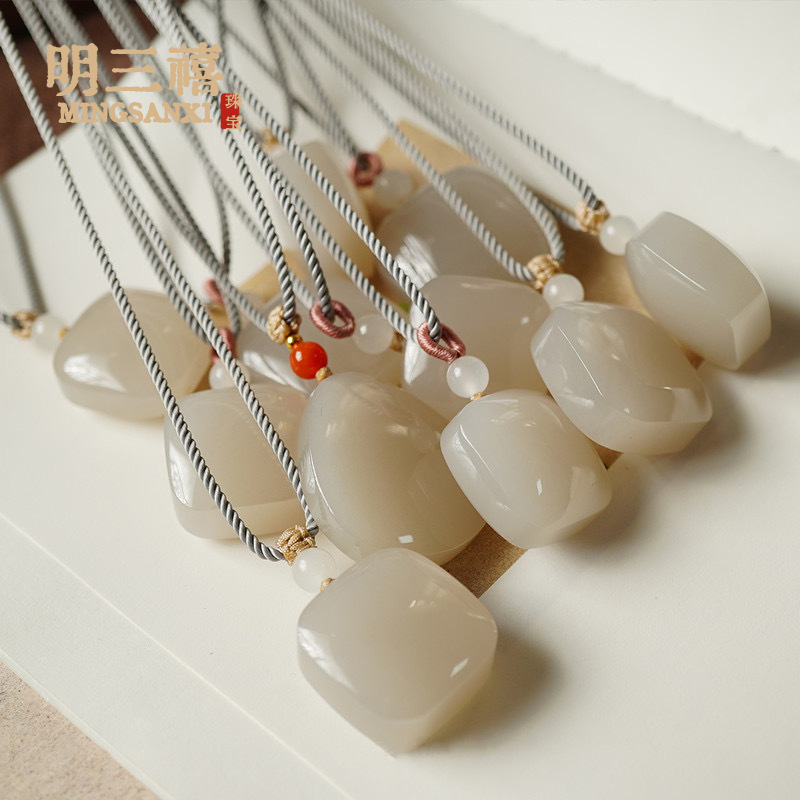 外蒙料小方糖浅晴水白灰玉吊坠挂件简约款仿和田玉无事牌锁骨链