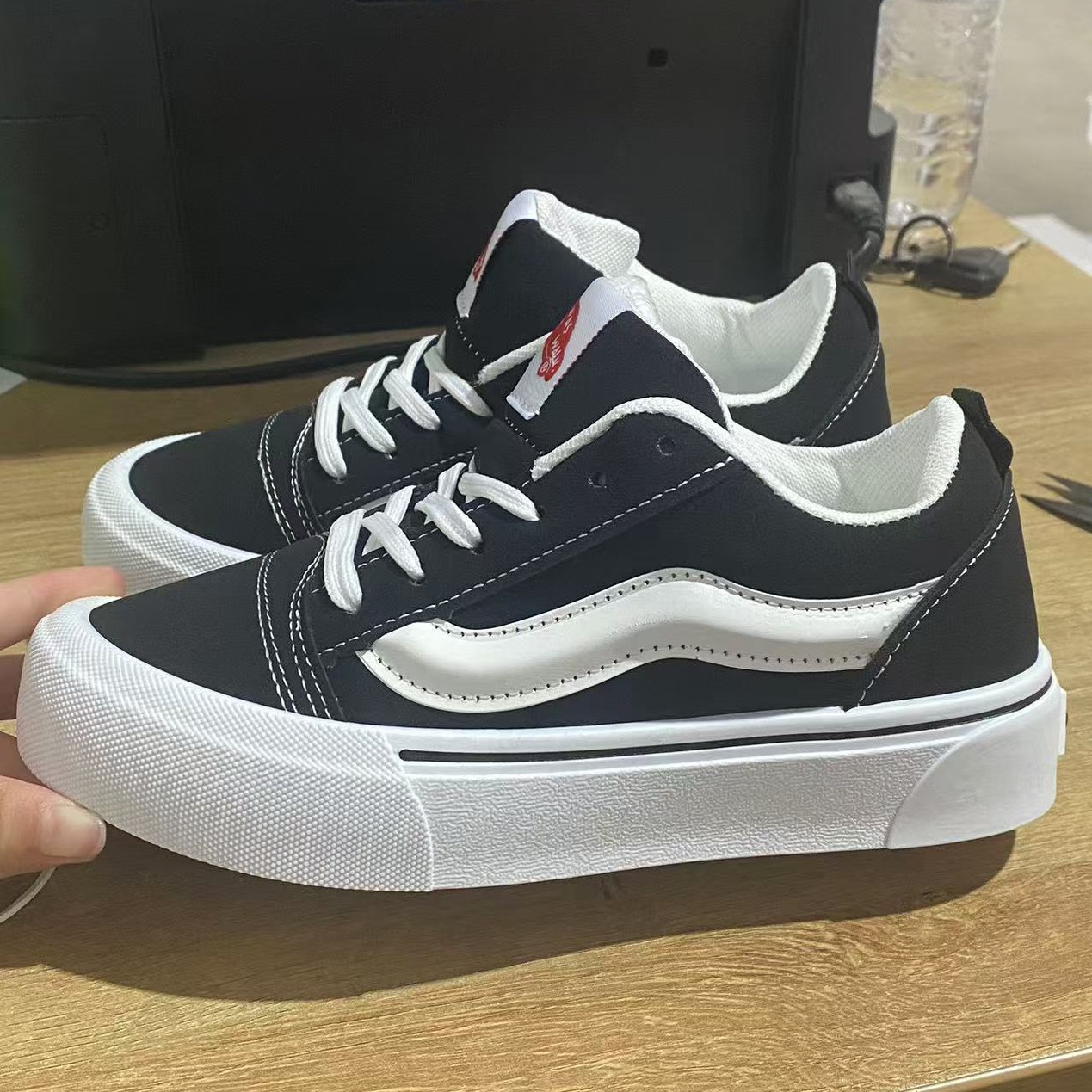 Scottish raya nuevos zapatos de pan gordos negros de tacón bajo retro todo fósforo estilo étnico hombres y mujeres zapatillas de deporte casuales