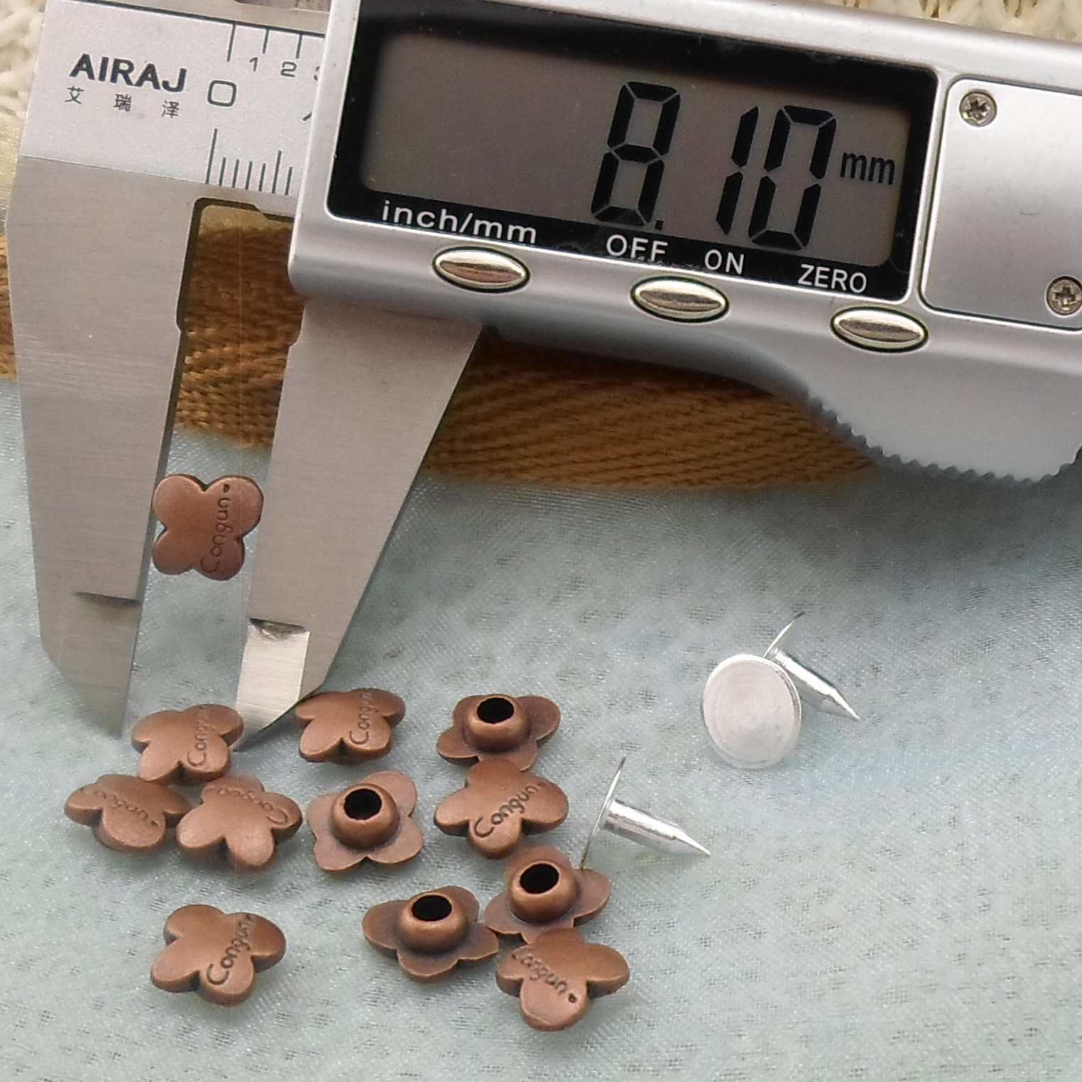 （合金）8MM花型牛仔裤口袋衣角带字母装饰撞钉 服装帽写花型铆钉