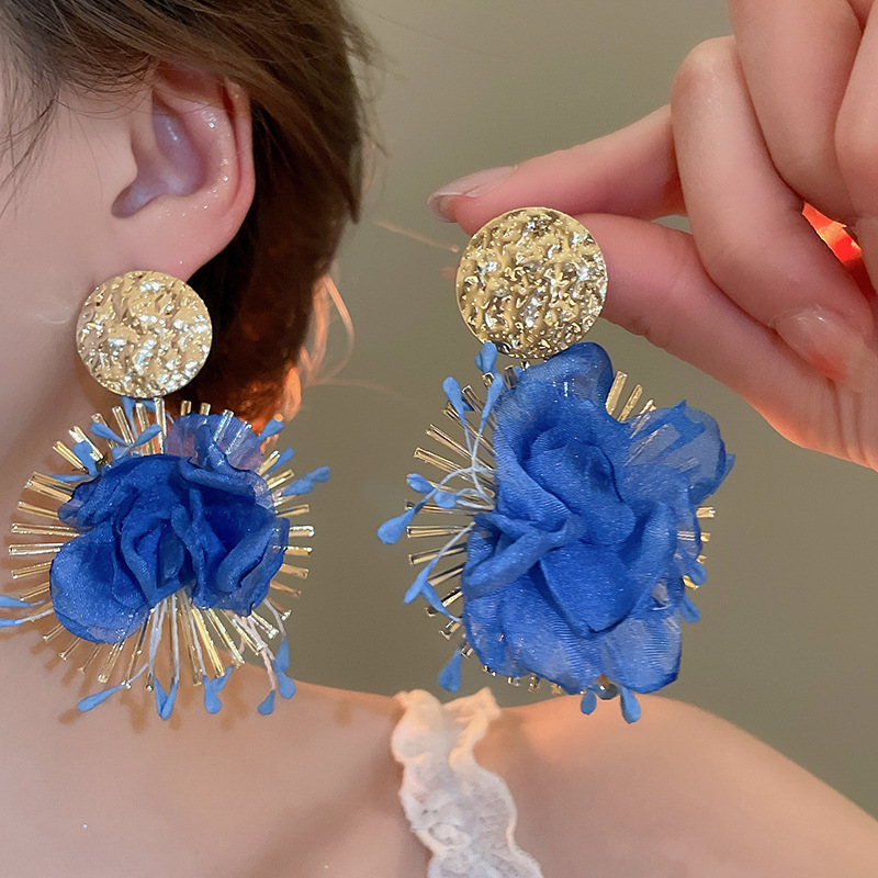 Pendientes de borla de flores de tela de aguja de plata Pendientes de estilo de vacaciones junto al mar