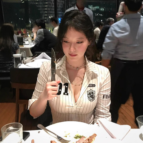 Black and White Striped Half-Sleeve Women's Summer Sporty Fitted Waist Blouse with Design Sense Pure Desire Style Hot Girl Top