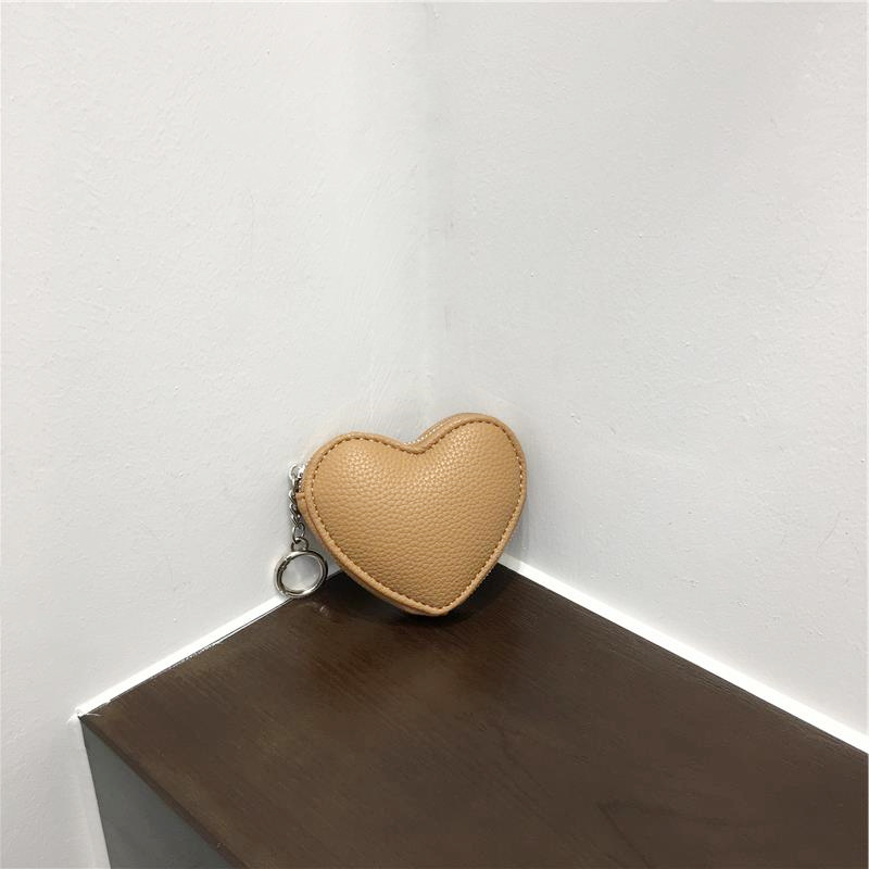 今シーズンの韓国版小衆insかわいいミニペンダント愛心バッグシンプルなハート型小カードバッグトランペットのキーホルダー