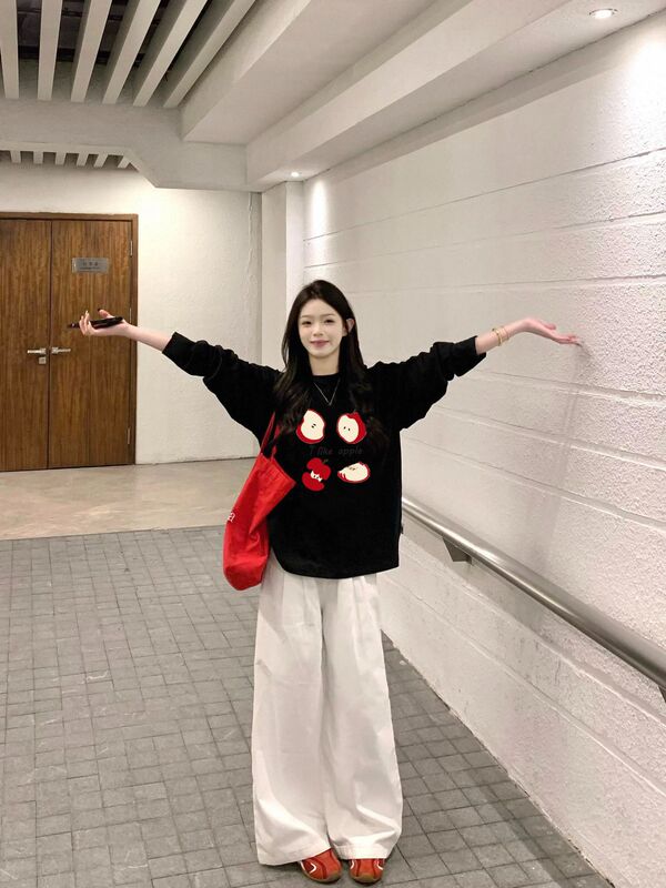 美式原创苹果印花长袖t恤女2025春秋新款宽松慵懒风设计感ins上衣|undefined
