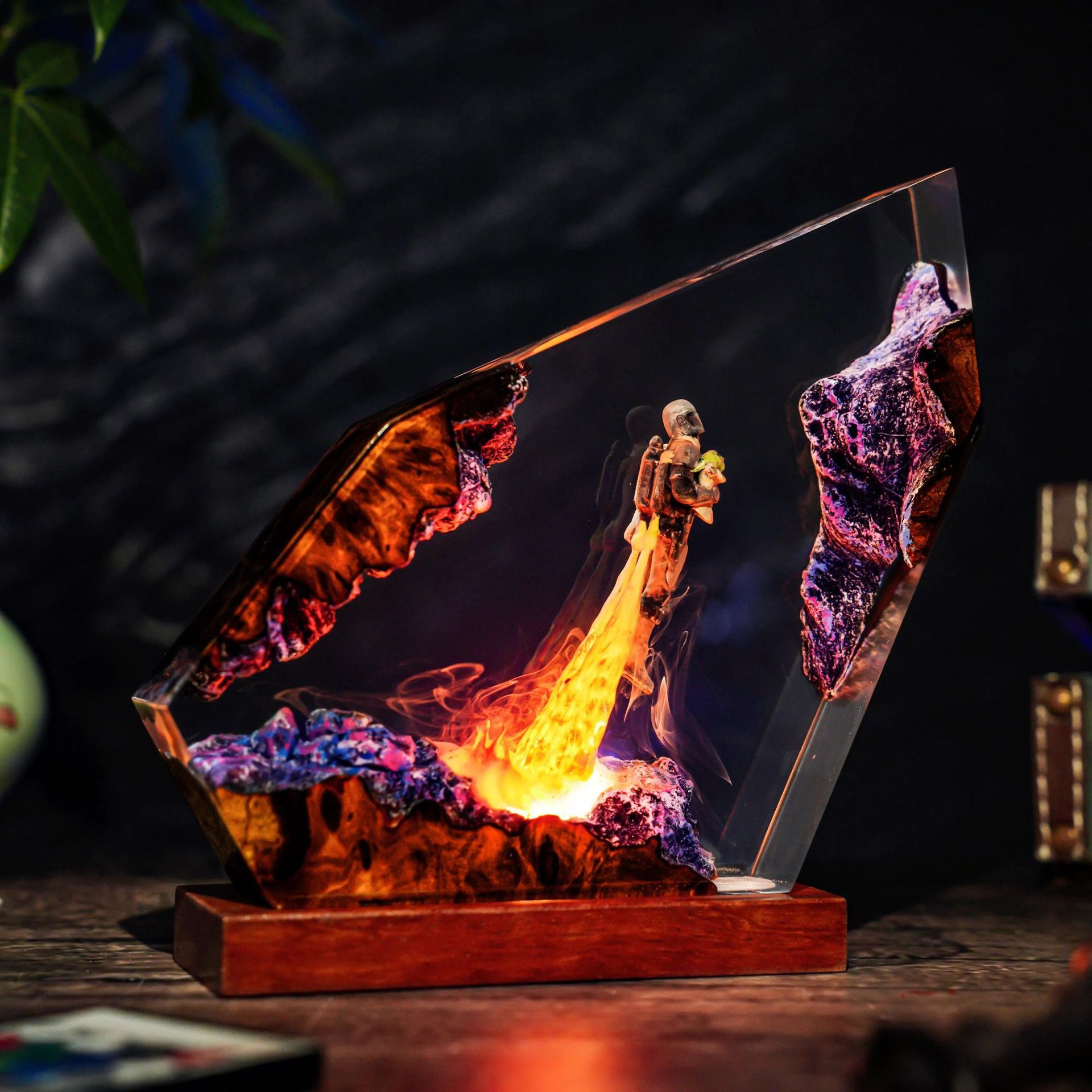 Mandelano modelo de película y televisión lámpara de noche lámpara de resina diseño creativo regalos de vacaciones promocionados Europa y América ventas cruciales calientes