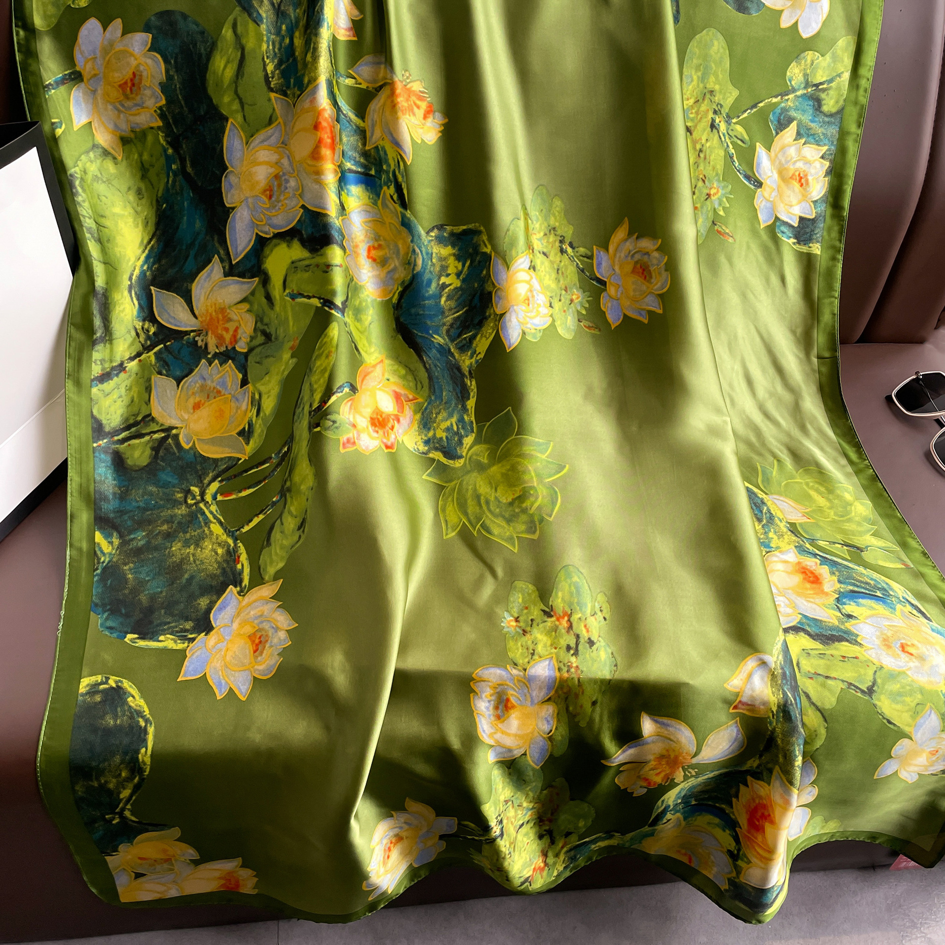 2023 estilo coreano estampado floral bufanda de seda artificial a prueba de sol protector solar Toalla de playa al aire libre de doble uso chal bufanda grande