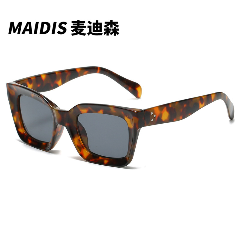Jamie 17050 Cross-Border European and American Retro Square Frame Ins Photo Sunglasses with 3 Side Rivets, Popular Street Style Sunglasses