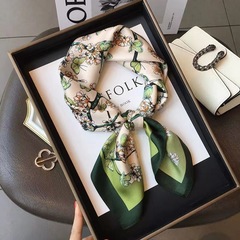 新商品70*70cm韓国版の小さい方のタオルの女性のシルクのタオルの春夏の薄いタイプの日焼け止めの首の保護の首の縛りのヘアバンドは百合です。
