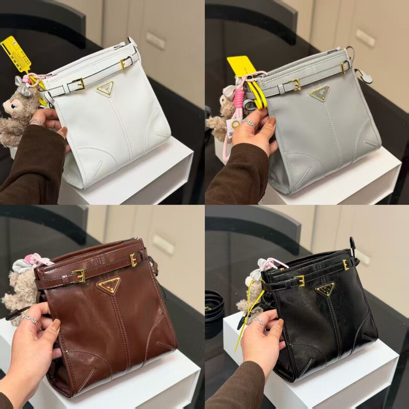 New vintage oil wax cowhide small square bag, stylish vertical tote bag, fashionable versatile handbag and crossbody bag New vintage oil wax cowhide small square bag, stylish vertical tote bag, fashionable versatile handbag and crossbody bag