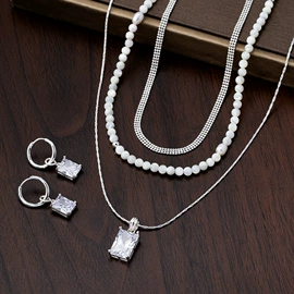 项链;耳环;手链