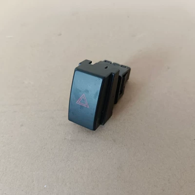 Suitable for Nissan Teana/Altima 2004-2007 hazard light switch warning light four-flash switch accessories