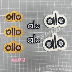 渥祝新款alo 潮流背胶绣花标帽子标袜子标童装牛仔裤皮标服装辅料