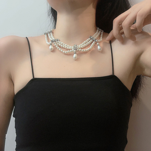 Cute necklace drop-shaped with tassels from pearl