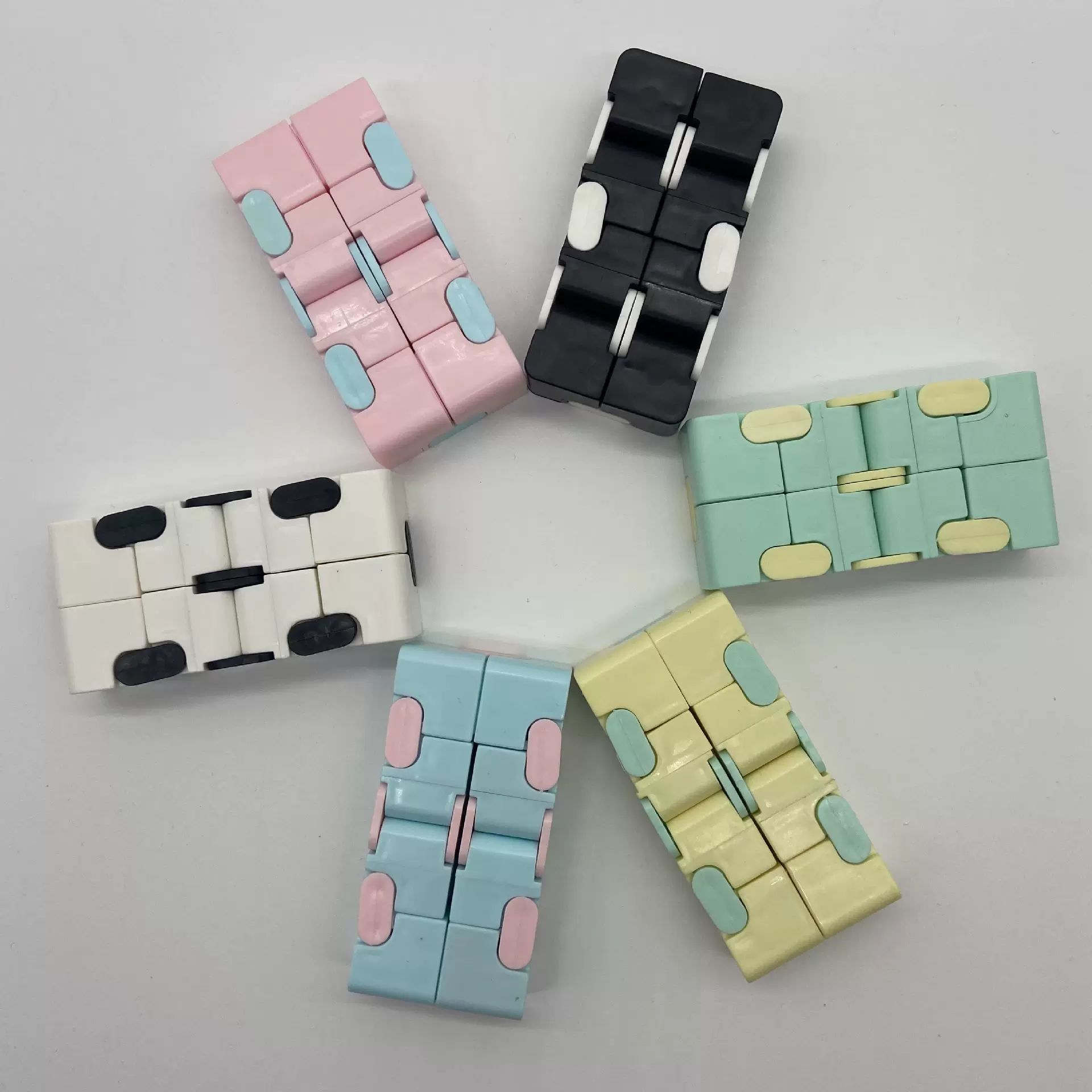 跨境无限魔方升级抗压神器智力解压玩具马卡龙手指可定制益智方块