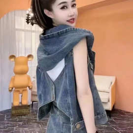 露背时尚牛仔外套女春秋季新款韩版洋气连帽马甲坎肩外套