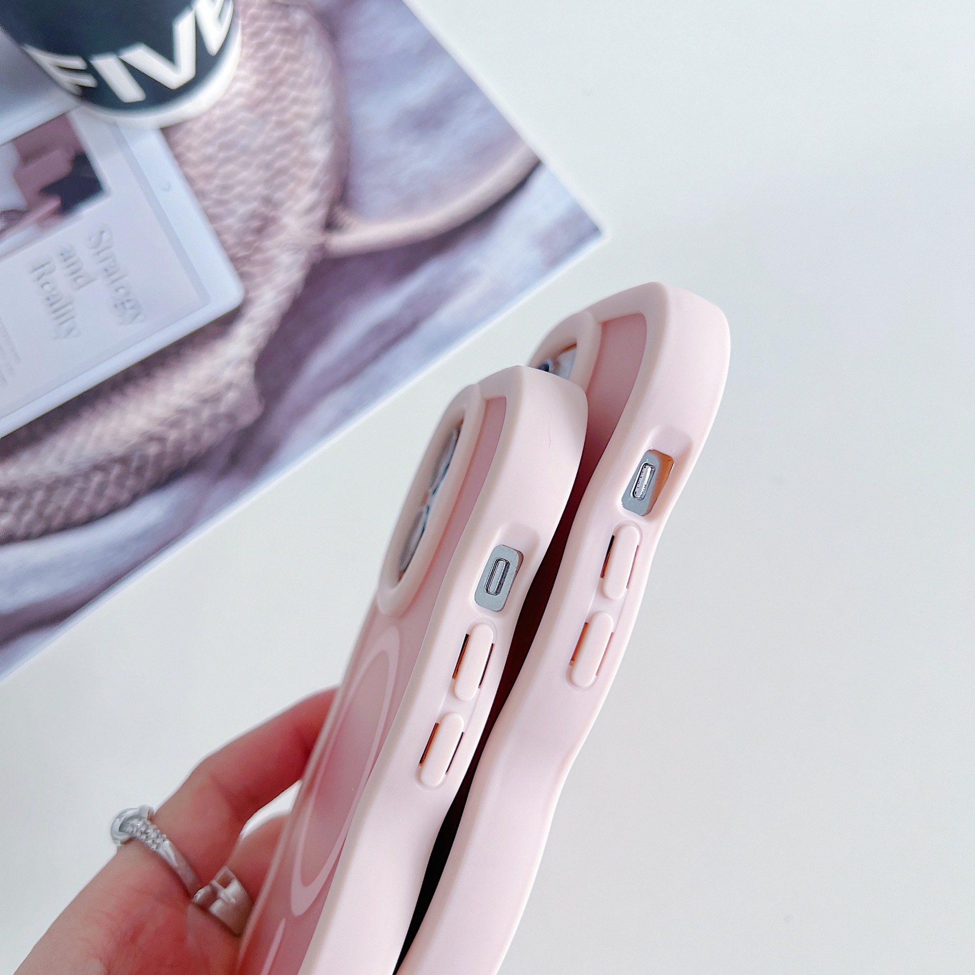 Magnetic Phone Case For Iphone 16 With Two-in-one Large Wave Design_voghion.com