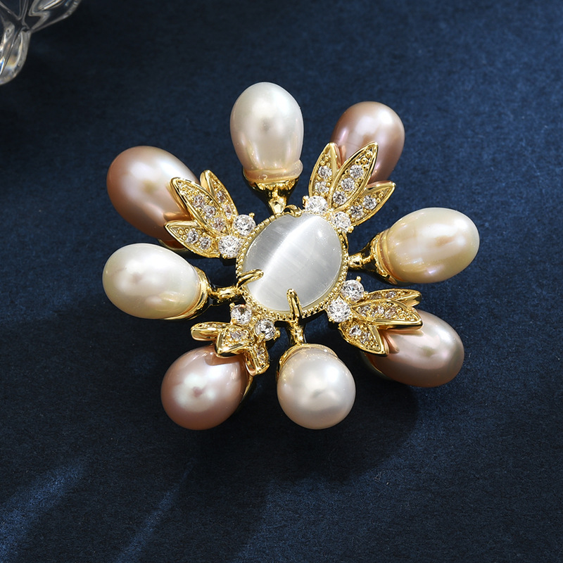 New Retro Natural Pearl Brooch Women's Fashion Inlaid Zircon Simple Brooches Temperament Clothing Corsage Pins