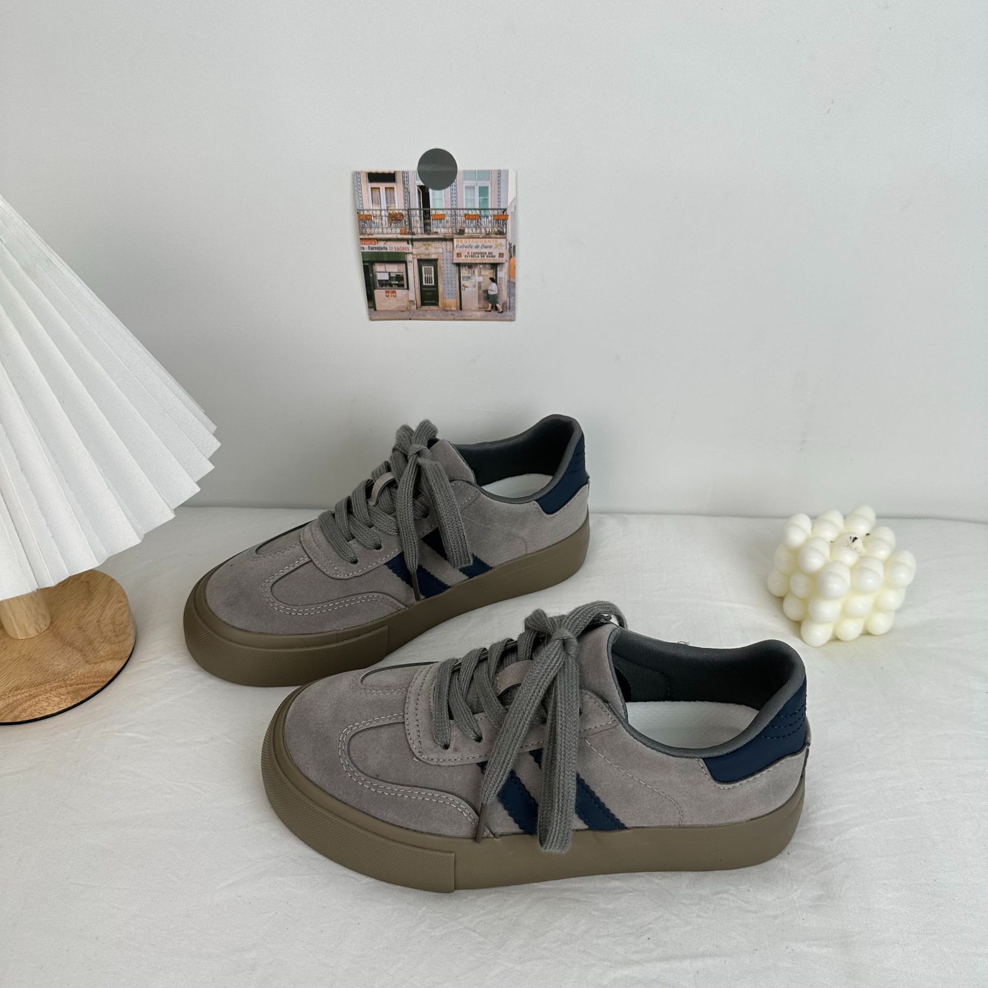 Zapatos de entrenamiento de base gruesa para mujeres 2024 zapatos deportivos casuales deportivos de alto nivel de inspiración de moda zapatos de entrenamiento de estilo 6585