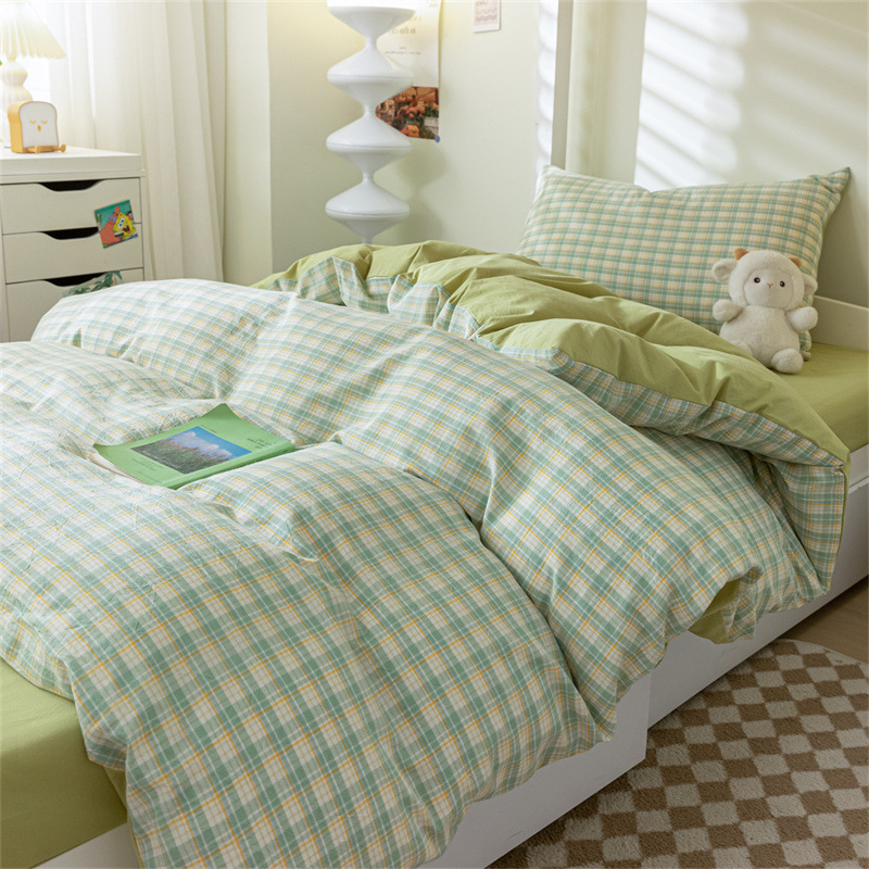 Verano dormitorio universitario conjunto de algodón de tres piezas 2025 nuevo estilo funda de edredón de algodón sábana cama de cuatro piezas ropa de cama