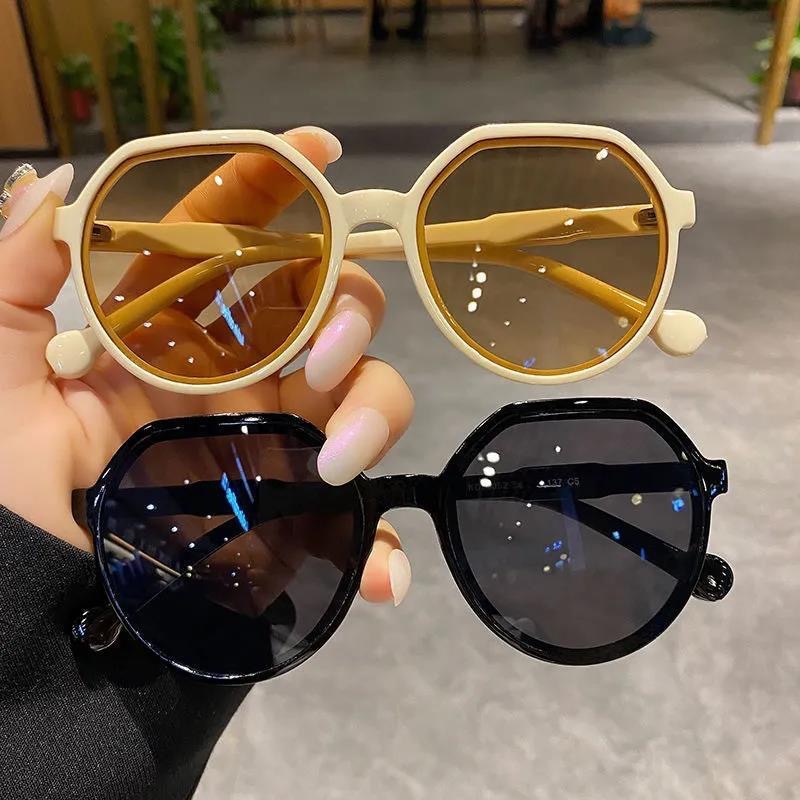 2023 New sunglasses female small frame ins net celebrity retro street photo sunglasses Korean version small face slimming sunglasses