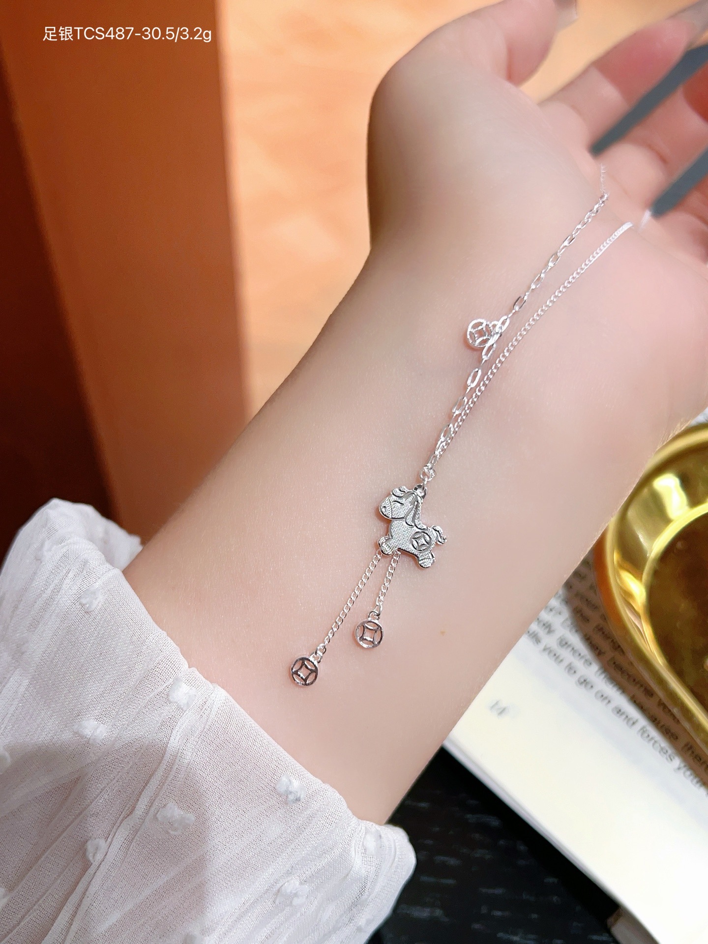 S999 plata esterlina mariposa flange collar de cuatro hojas diseño de nicho femenino de alta calidad lujo ligero cadena de clavícula para regalar a su novia