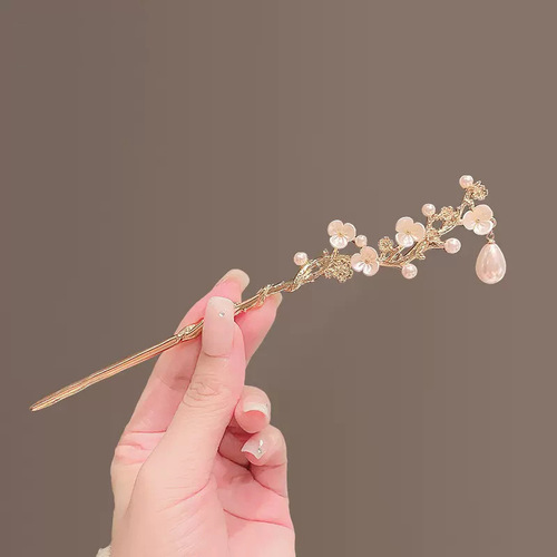 Elegant and delicate camellia hairpin, temperament updo, Chinese-style hair accessory, ancient and classical Chinese cheongsam hairpin, traditional Chinese headwear