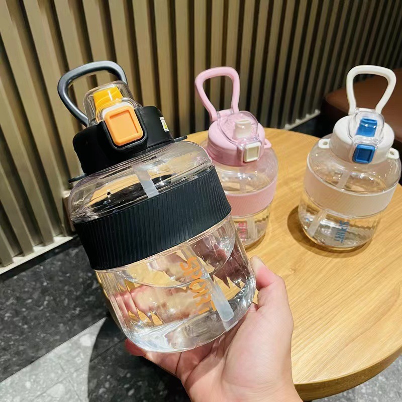 Meishangde 5817 Copa espacio de moda deportes taza de agua correa de mango de paja taza de plástico 1200ml fábrica al por mayor