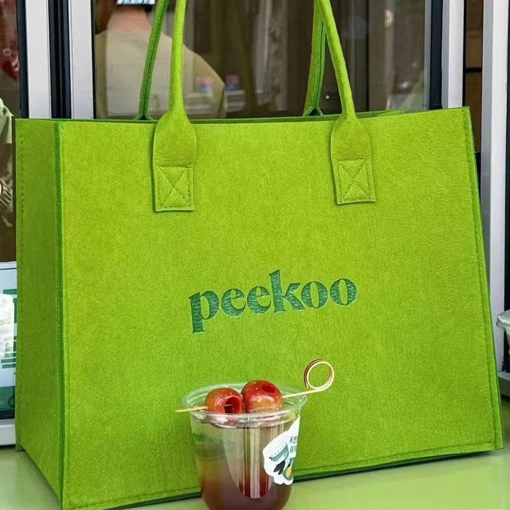 毛毡礼品购物袋手提袋peekoo同款毛毡大容量字母百搭节日礼品手提