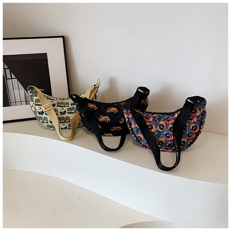 Knödel Schulter Mode Cartoon Anime Unterarm Dutt Lässig Niedlich Rolling Edge Farbe Kontrastierende Umhängetasche_voghion.com