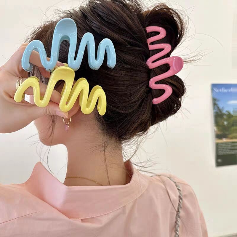 Trendy Dopamine Girl Shark Clip, Large-Size Hair Claw for the Back of the Head, Elegant Women's Hairclip, Hair Grabber, Stylish Headwear