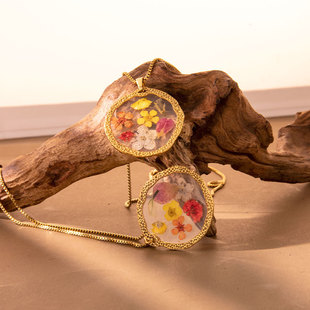 ����ͮ�~�͹Ž�ɫ�r�К��|�A��Ů�߼����ͮ��ɻ����P��朵���