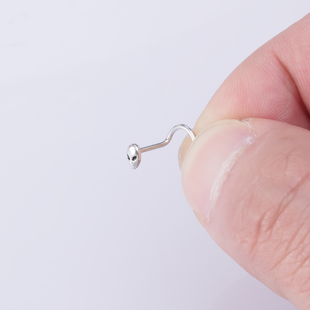 Alien nose nail