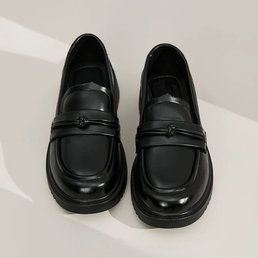 Женские лоферы из натуральной кожи. Новая женская обувь 2024 года. Рабочая обувь на мягкой подошве. Весенне-осенние маленькие кожаные туфли в британском стиле. Черные женские туфли на плоской подошве.