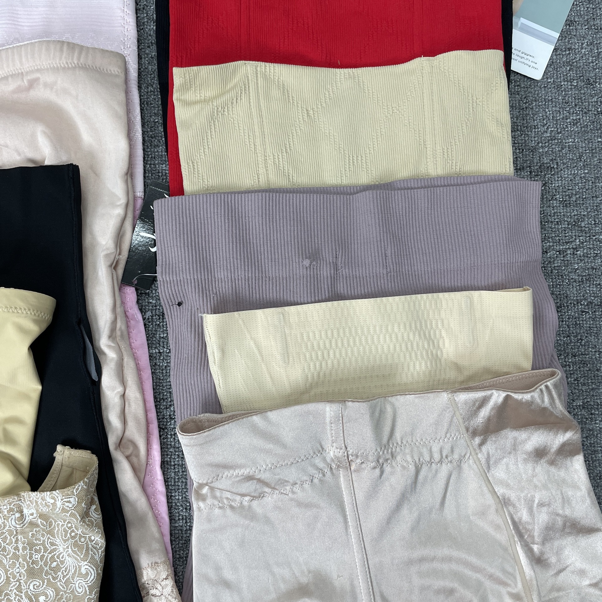 Inventario misceláneo bajo precio liquidación procesamiento defecto teñido vientre cinturón vientre pantalones superventas Comercio exterior ropa interior al por mayor