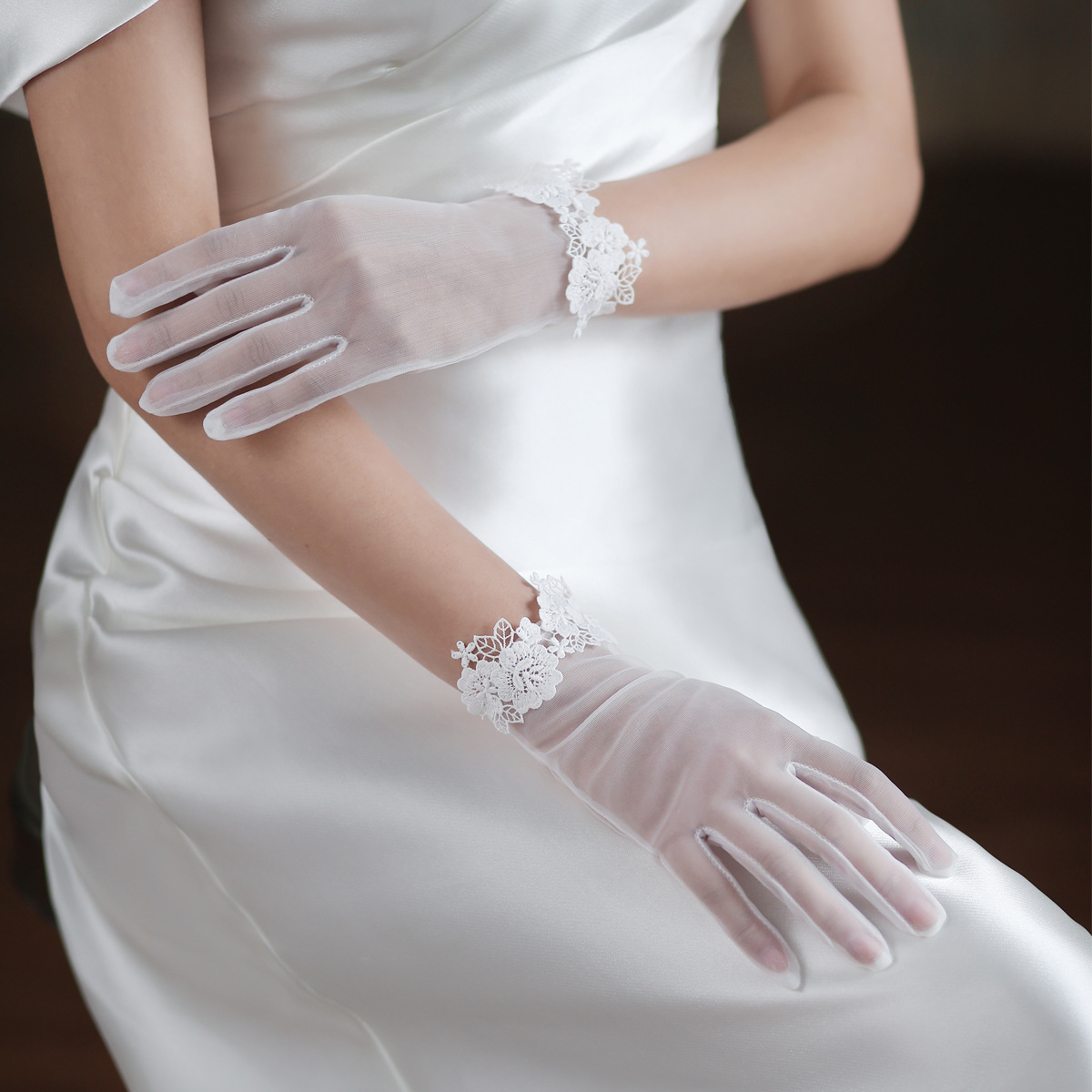 WG056 Elegant Lace Wedding Gloves Super Fairy White Short Mesh Wedding Dinner Bridal Gloves
