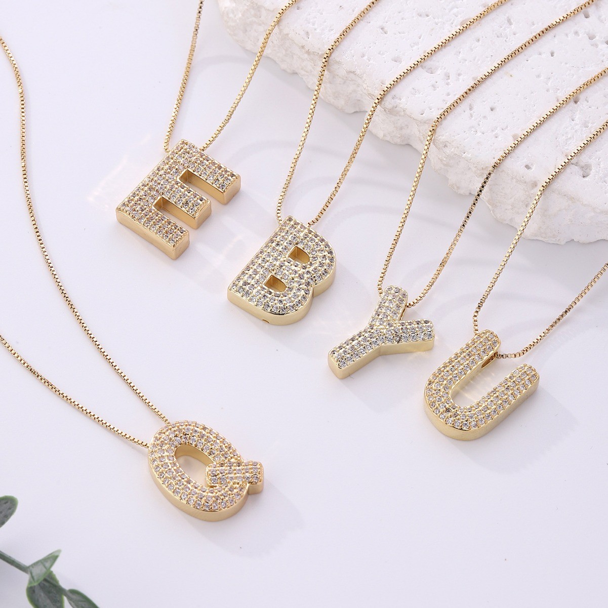 Joyas calientes transfronterizas Moda 26 letras inglesas Collar ins Temperamento de nicho Colgante de bricolaje de todo fósforo