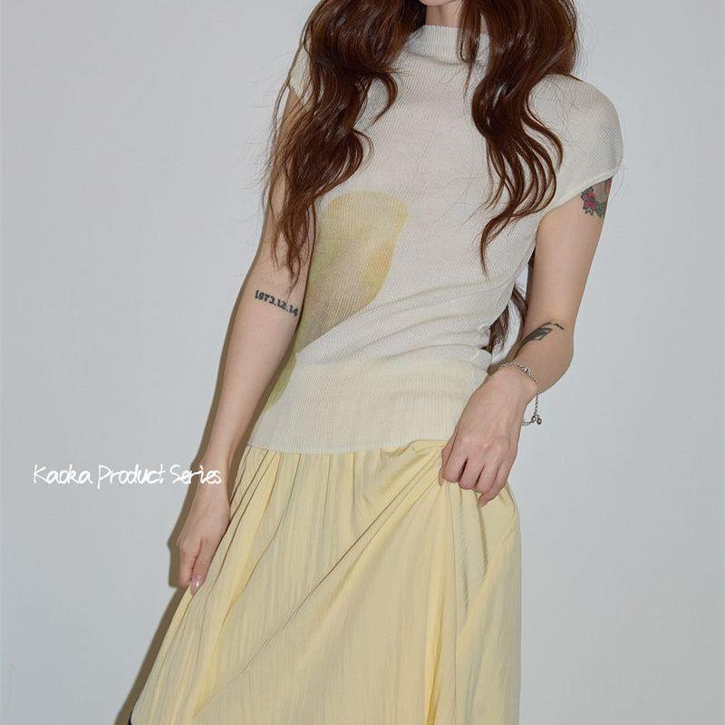 Gentle Style Cream-Colored Knitted Top and Skirt Summer Set, Pure and Sexy Style, Slim-Fitting Short-Sleeved Skirt with a Stylish Vibe