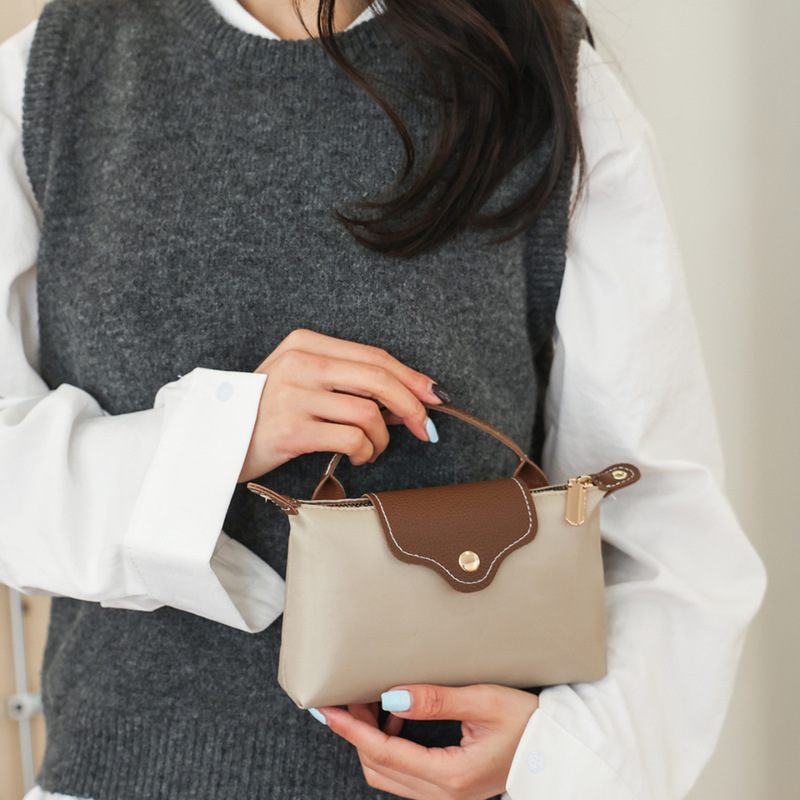 French-style new women's handbag, small square bag, simple and fashionable trendy shoulder bag, women's nylon bag French-style new women's handbag, small square bag, simple and fashionable trendy shoulder bag, women's nylon bag