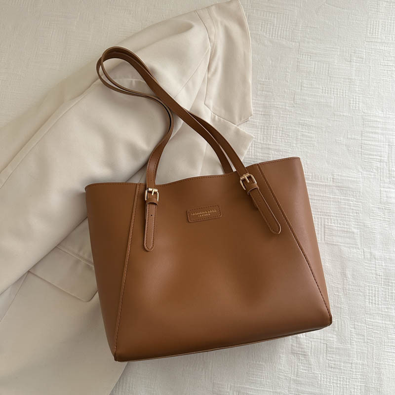 Bolsa de mano de viaje de color sólido bolsa de mano nueva alta alta capacidad axilar otoño y invierno 2024 bolsa de trabajo bolsa de mujer