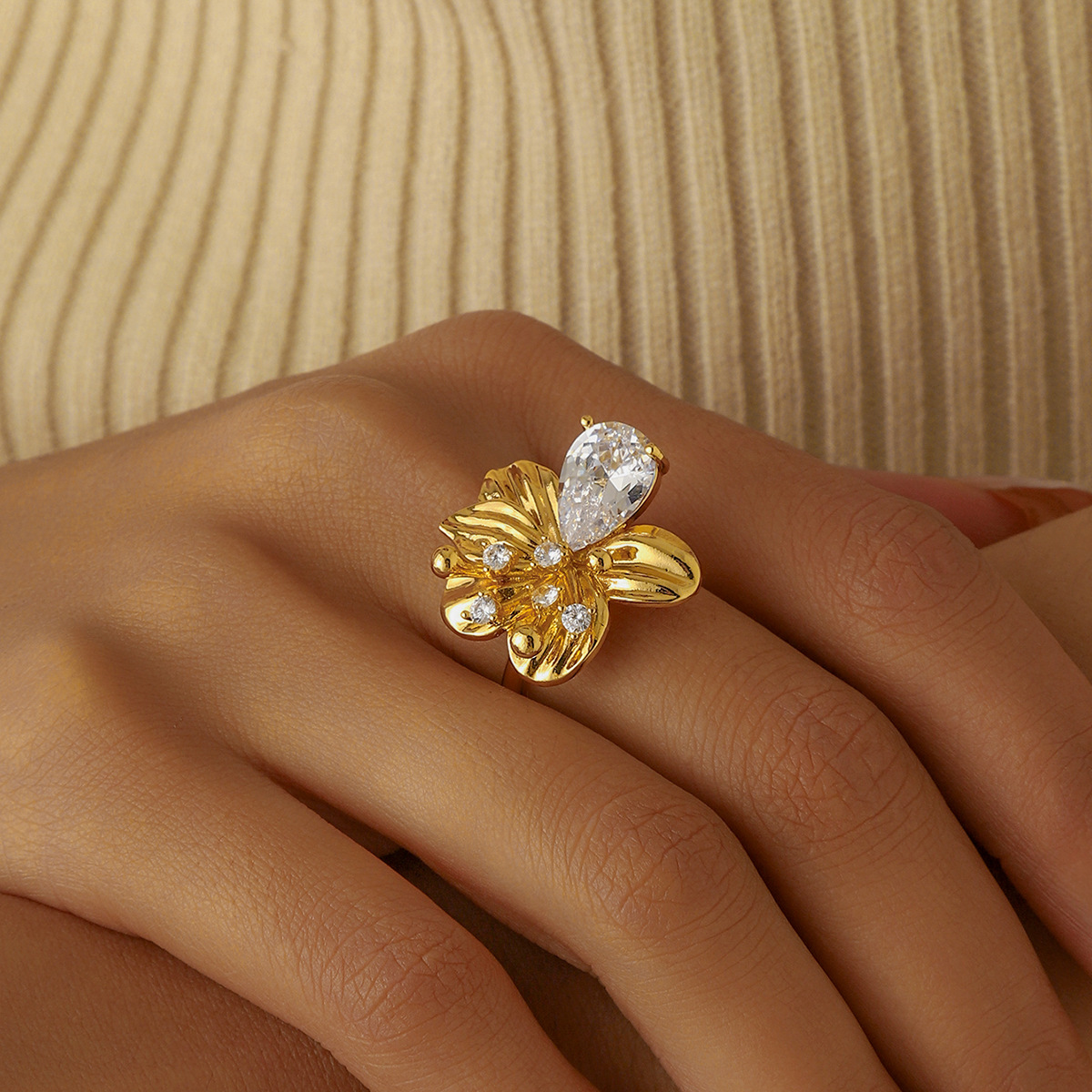9g Weight Open Rings Classification One Size Ring Size 1 Piece, 1 Set Quantity Holiday, Daily Occasion Copper Material Heart Shape, Flower Pattern All Seasons Season Women's Gender Plating Design Elegant, Lady Style Wholesale Jewelry Elegant Lady Heart Shape Flower Copper Plating Open Rings 10