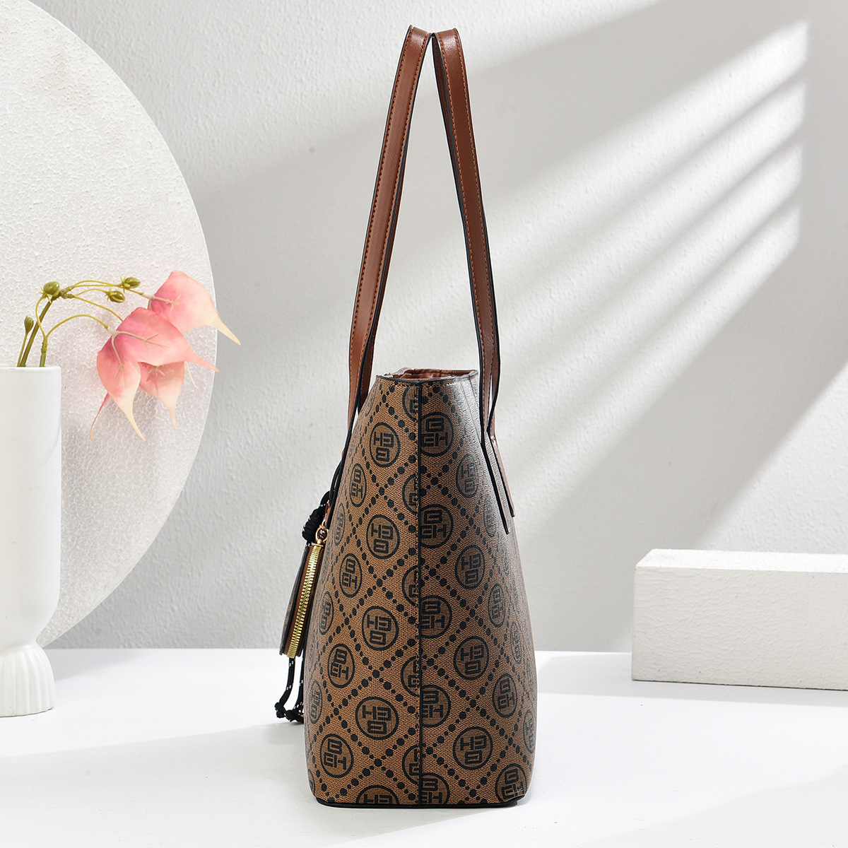 Bolsos tote bolsos nuevos bolsos de mujer de tendencia retro bolsos pequeños accesorios bolsos grandes bolsos de axilas bags de comercio exterior de gran capacidad