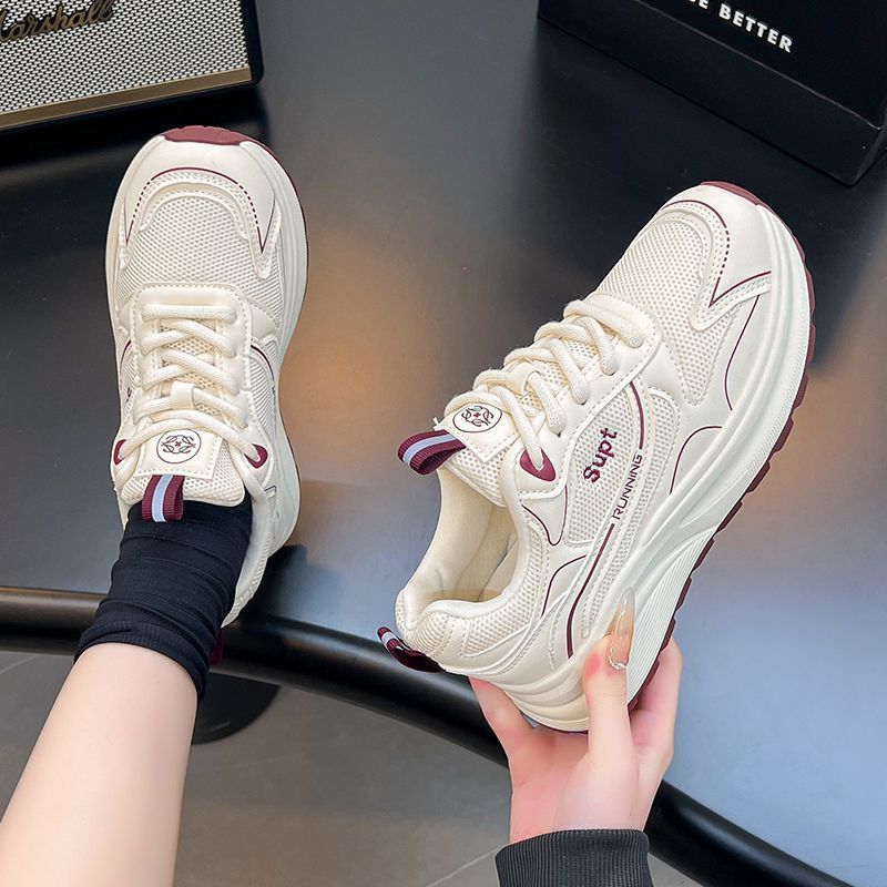 Zapatos de entrenamiento transpirables de malla para mujeres con suela gruesa 2025 nuevos zapatos deportivos casuales de primavera y otoño