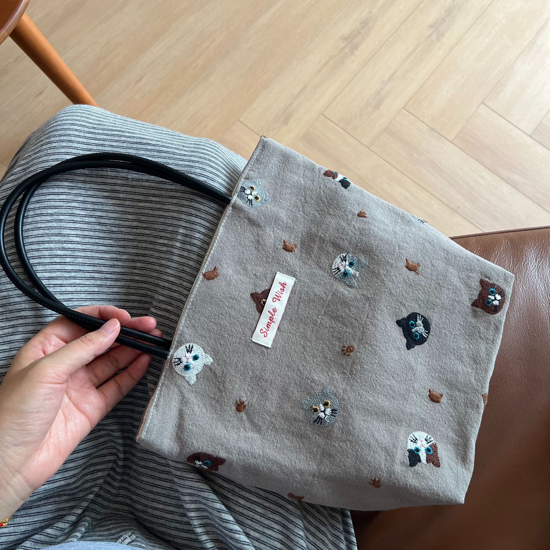 【Suxi Canvas Bag】Black, white, and gray three-color cat embroidered canvas handbag, small square bag, breakfast bag, versatile and artistic