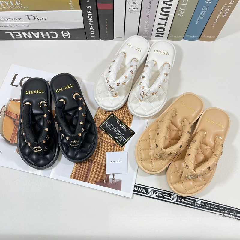 Chanel-Style Flip-Flops with Metal Buckle, 2026 Summer New Women's Casual Flat Sandals
