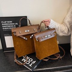 2023秋の新型レトロリュックサック潮通勤バッグ女性リュックサック小大衆大容量研磨砂皮キャリーバッグ