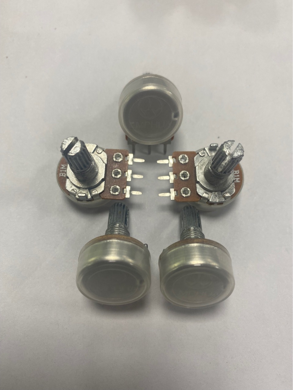 厂家直销音响功放机小家电破壁机用进口碳膜电位器