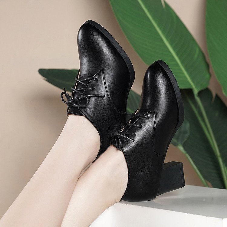 Zapatos de cuero pequeños, zapatos individuales de primavera para mujer, tacones altos para mujer, zapatos de trabajo negros de tacón grueso para mujer, zapatos de madre cómodos, zapatos de mujer de mediana edad y ancianos