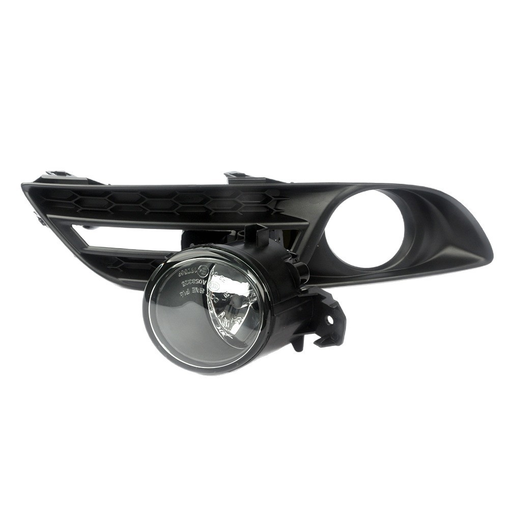 Aplicable a Nissan 13 / 14 / 15 años Xuan Yi Niebla Light Assembly Halogen Day Drive Light Front Bumper Light