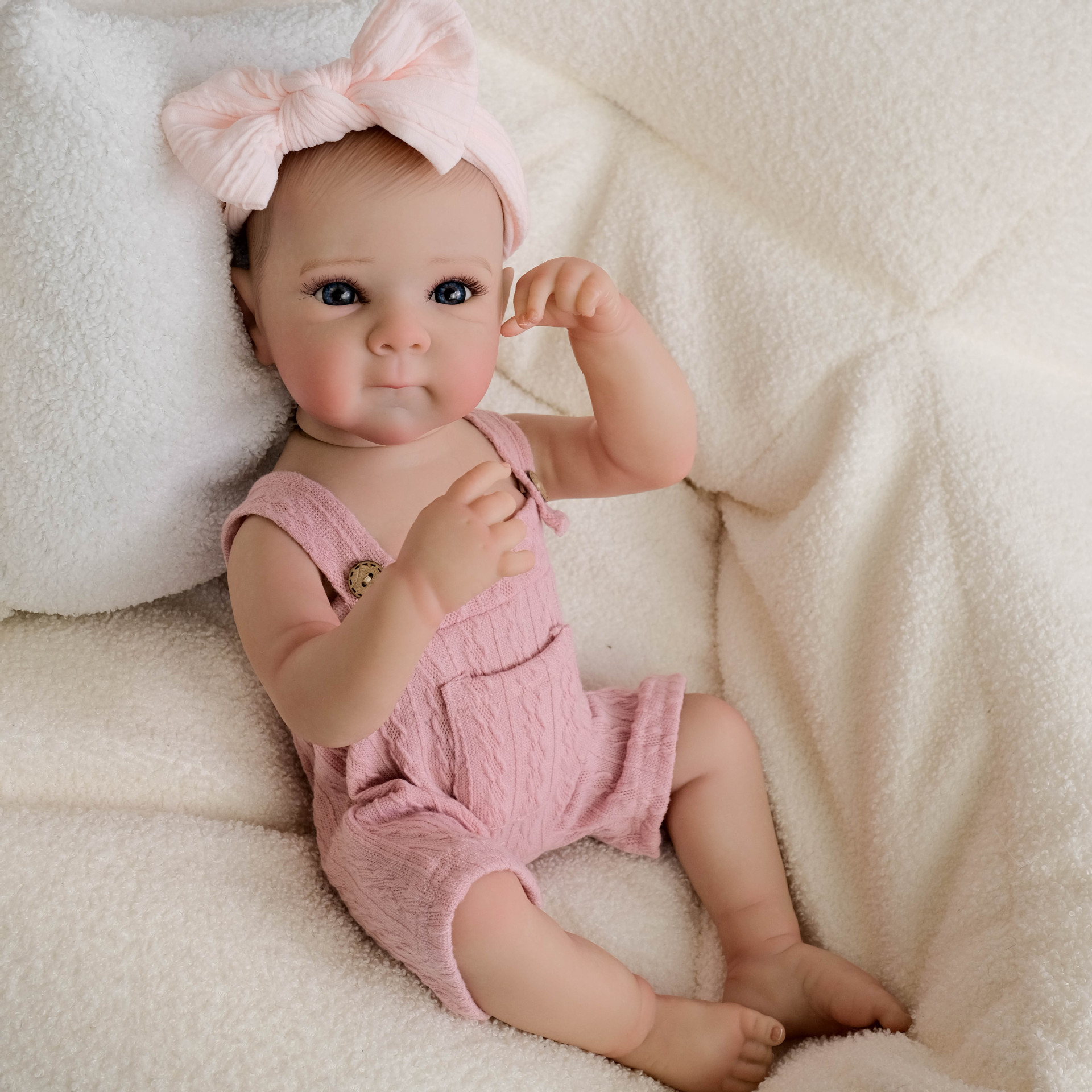 Como se muestra en la imagen muñeca 1.